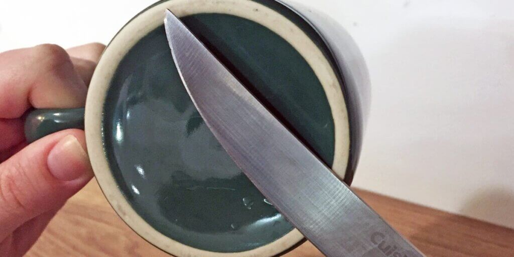 Sharpening knives with Cups & plates bottoms