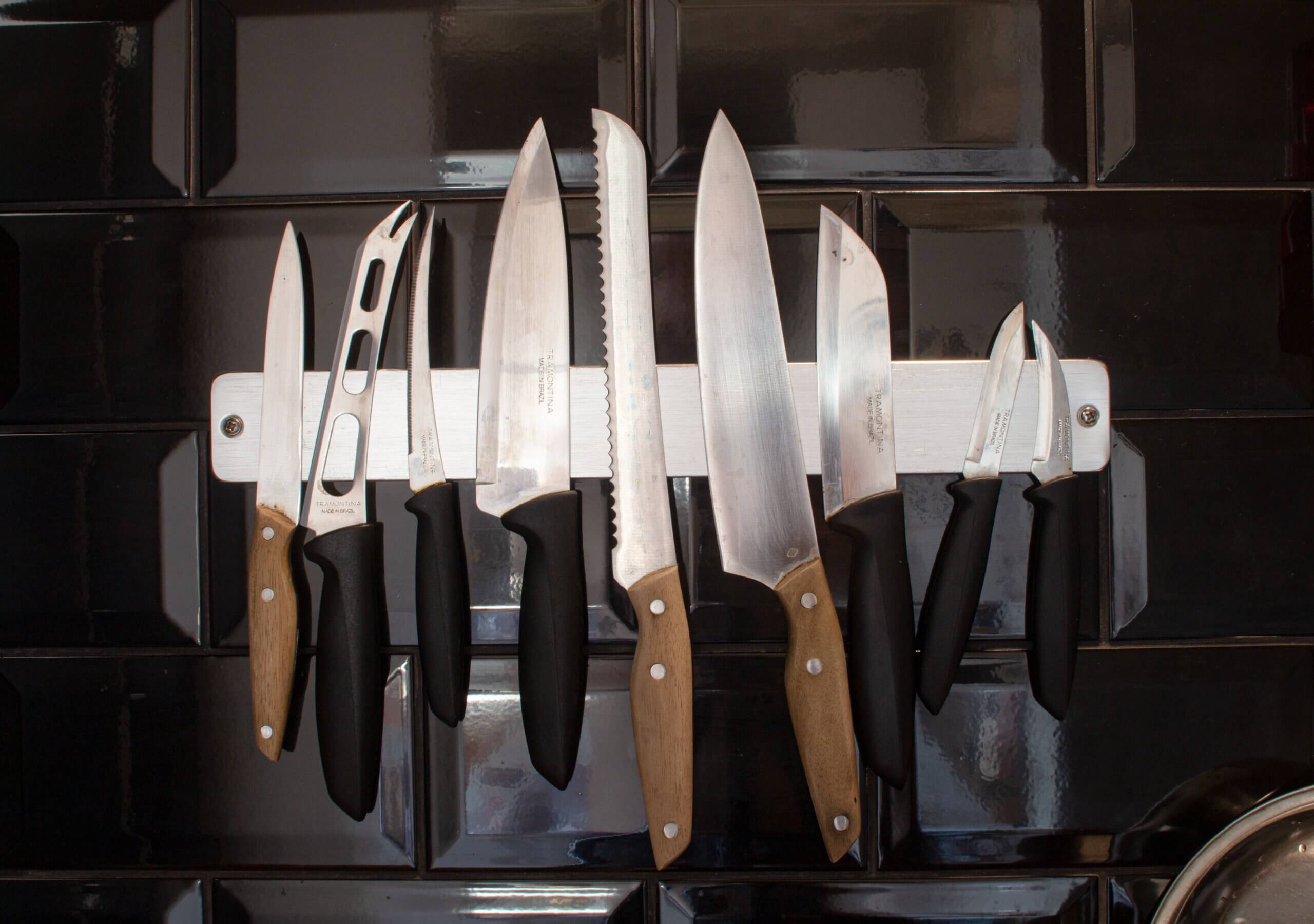 plastic knives are better than metal knives?