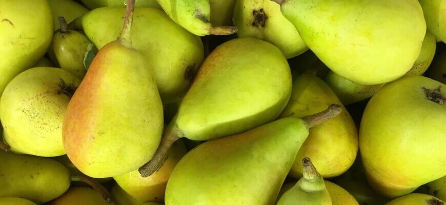 How to slice a pear?